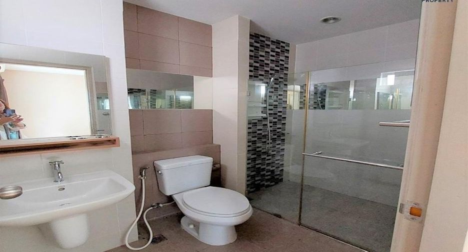 For sale 4 Beds townhouse in Mueang Nonthaburi, Nonthaburi