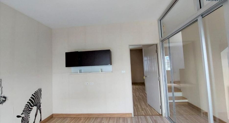 For sale 4 Beds townhouse in Mueang Nonthaburi, Nonthaburi