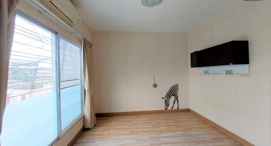 For sale 4 Beds townhouse in Mueang Nonthaburi, Nonthaburi