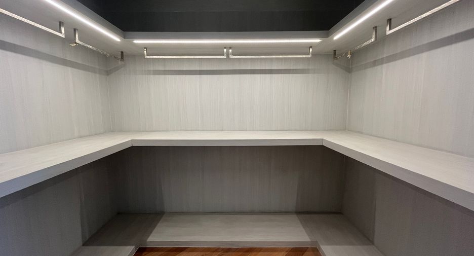 Condo en venta de 4 habitaciones en Bang Kho Laem, Bangkok