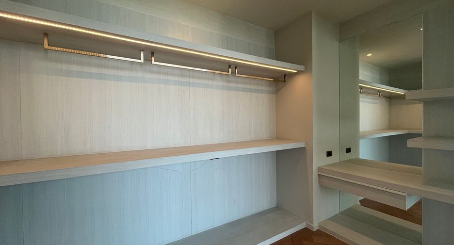 Condo en venta de 4 habitaciones en Bang Kho Laem, Bangkok