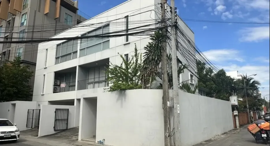 For rent office in Phra Khanong, Bangkok