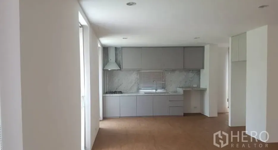 For rent office in Phra Khanong, Bangkok