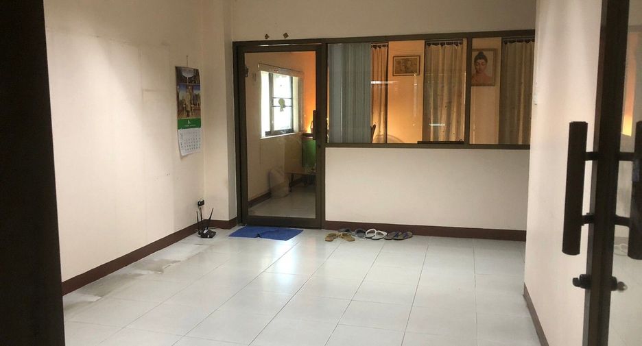 For sale 5 bed office in Huai Khwang, Bangkok