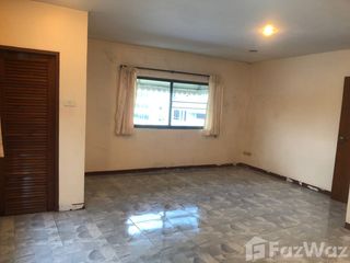 For sale 5 bed office in Huai Khwang, Bangkok