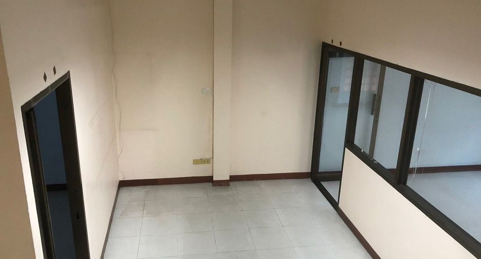 For sale 5 bed office in Huai Khwang, Bangkok