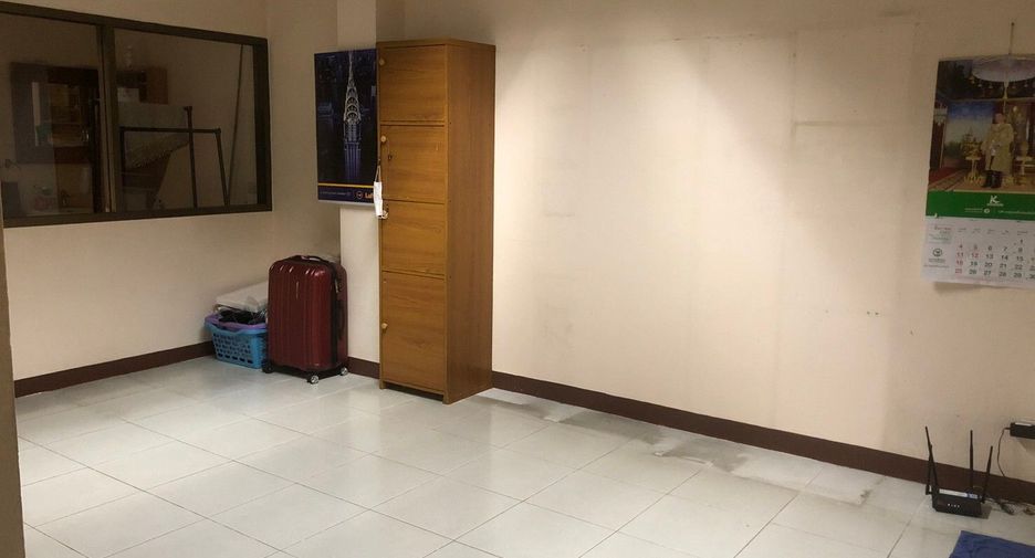 For sale 5 bed office in Huai Khwang, Bangkok