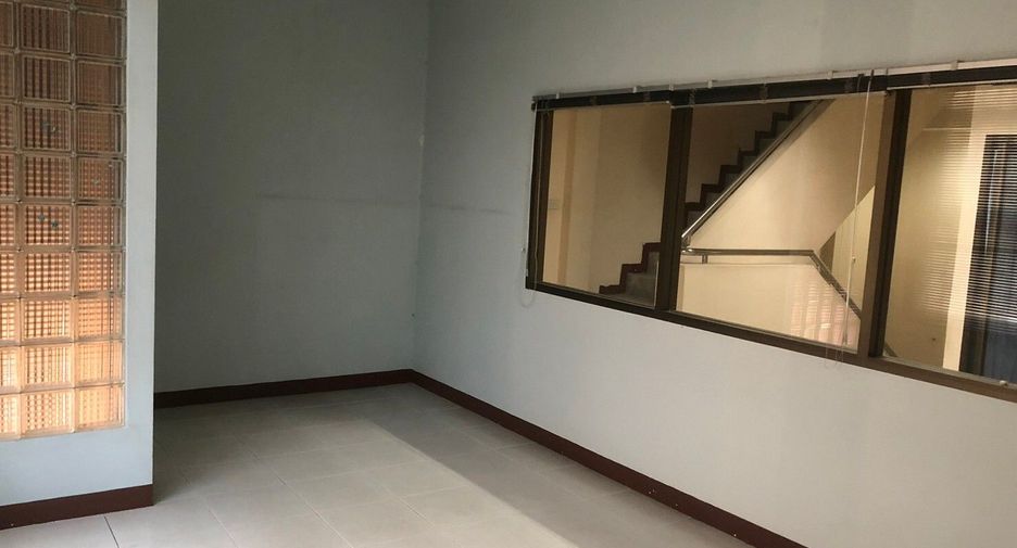 For sale 5 bed office in Huai Khwang, Bangkok
