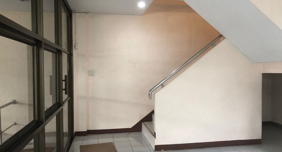 For sale 5 bed office in Huai Khwang, Bangkok