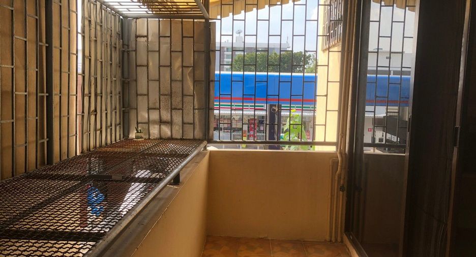 For sale 5 bed office in Huai Khwang, Bangkok