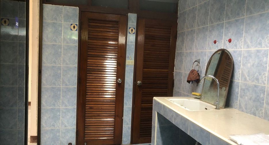 For sale 5 bed office in Huai Khwang, Bangkok