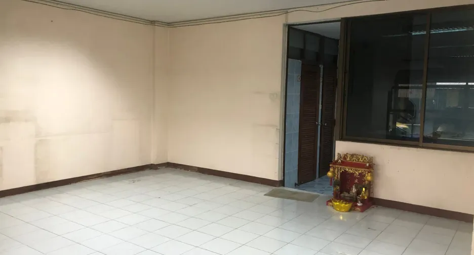 For sale 5 bed office in Huai Khwang, Bangkok