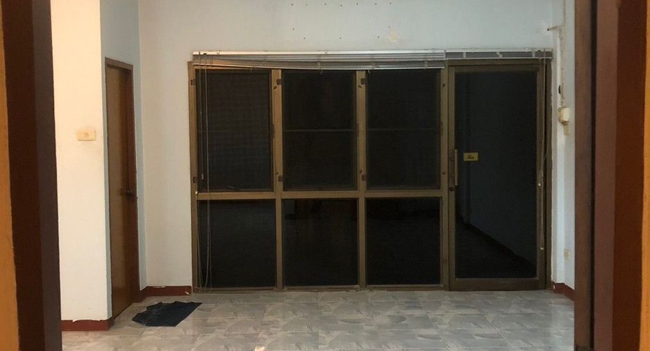 For sale 5 bed office in Huai Khwang, Bangkok