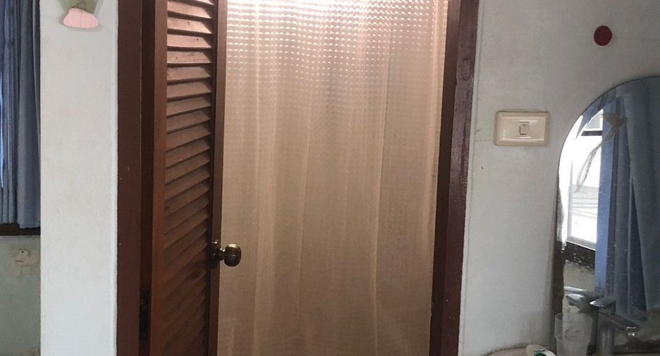 For sale 5 bed office in Huai Khwang, Bangkok