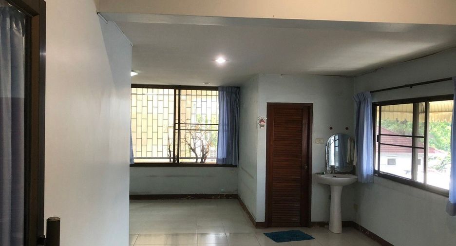 For sale 5 bed office in Huai Khwang, Bangkok
