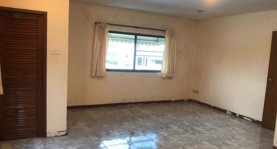 For sale 5 bed office in Huai Khwang, Bangkok