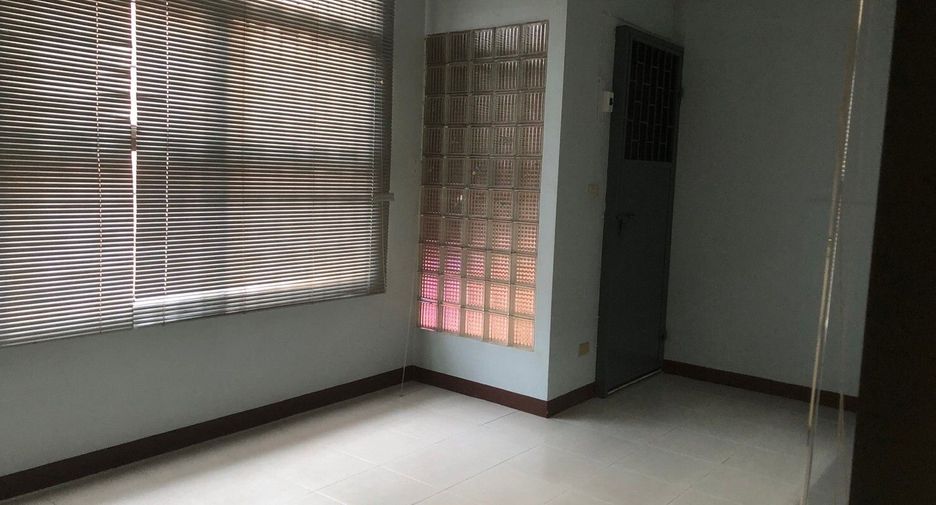 For sale 5 bed office in Huai Khwang, Bangkok
