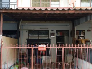 For sale 3 bed townhouse in Lat Phrao, Bangkok