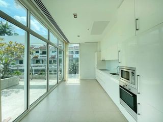 For sale 3 Beds house in Phra Khanong, Bangkok