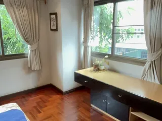 For sale 4 Beds house in Phaya Thai, Bangkok