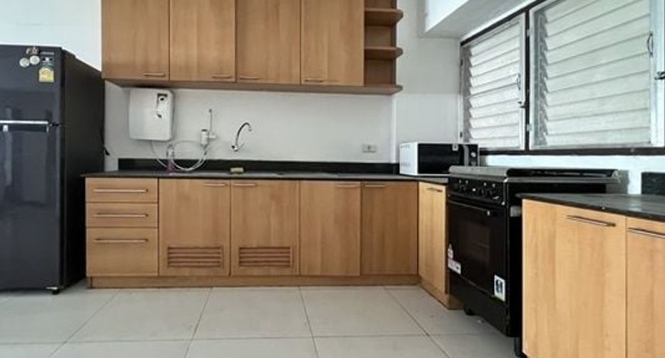 For sale 2 Beds condo in Khlong Toei, Bangkok
