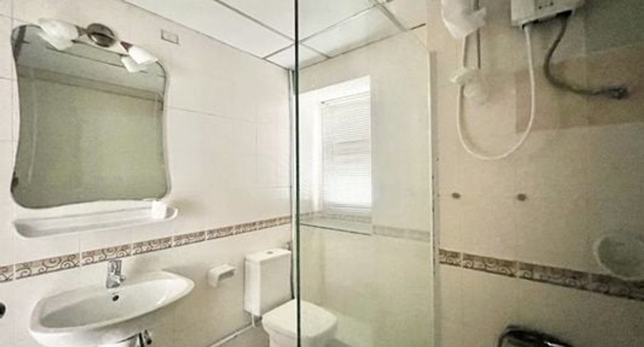For sale 2 Beds condo in Khlong Toei, Bangkok