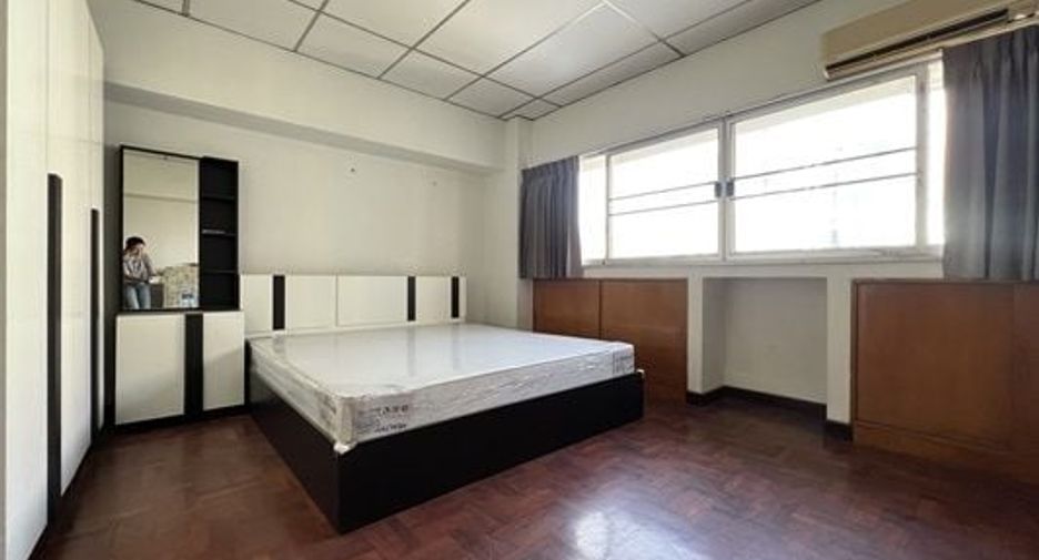 For sale 2 Beds condo in Khlong Toei, Bangkok