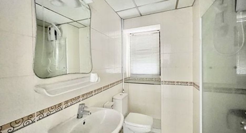 For sale 2 Beds condo in Khlong Toei, Bangkok