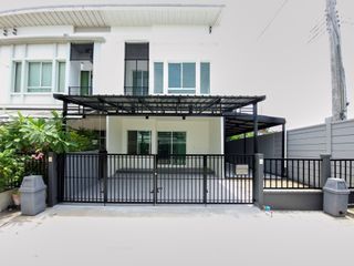 For sale 3 bed townhouse in Khlong Sam Wa, Bangkok
