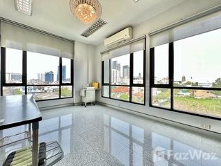 For sale 10 bed office in Phra Khanong, Bangkok
