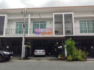 For sale 3 bed townhouse in Bang Khae, Bangkok