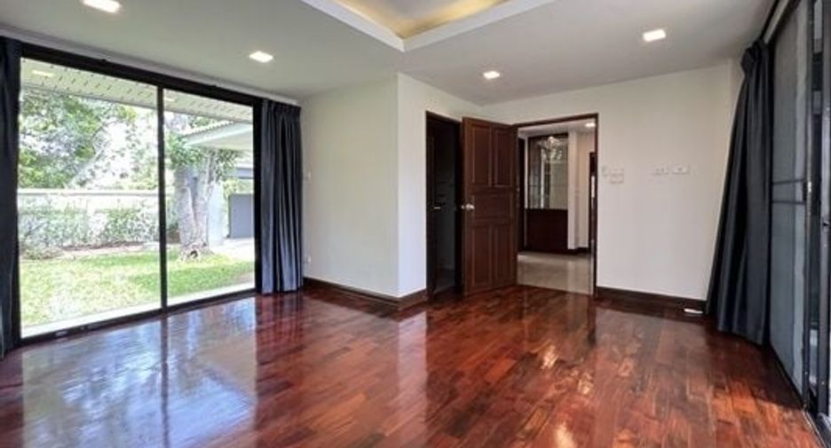 For sale 3 bed house in Sattahip, Chonburi