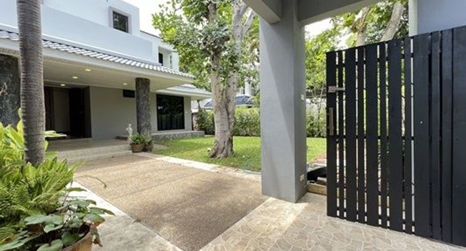 For sale 3 bed house in Sattahip, Chonburi