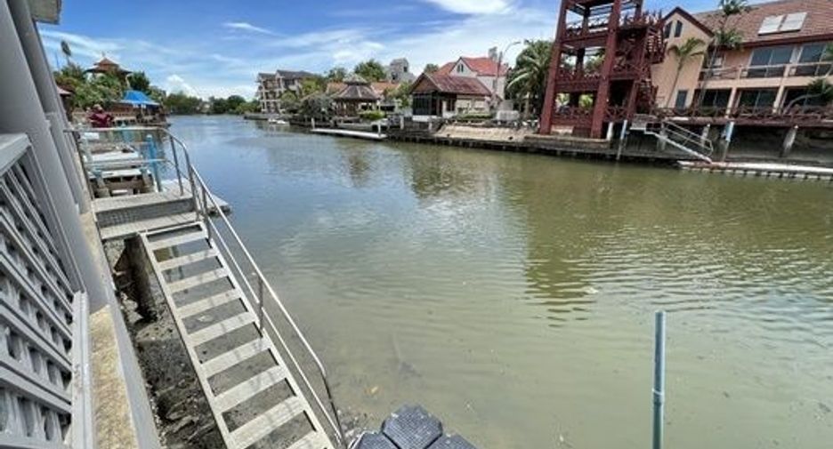 For sale 3 bed house in Sattahip, Chonburi