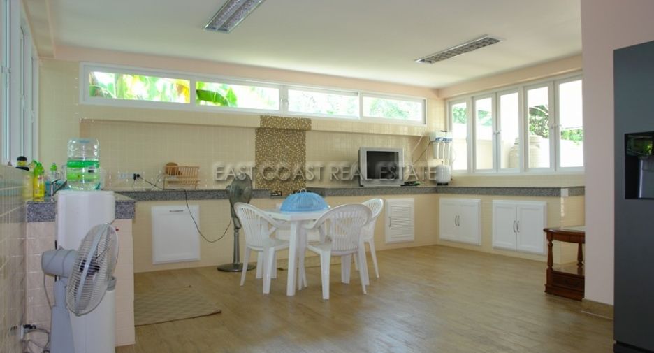 For rent and for sale 6 bed house in Bang Lamung, Chonburi
