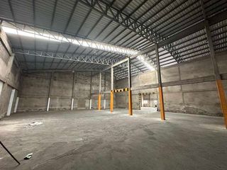 For rent warehouse in Mueang Pathum Thani, Pathum Thani