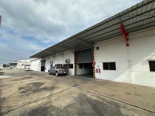 For rent warehouse in Mueang Pathum Thani, Pathum Thani
