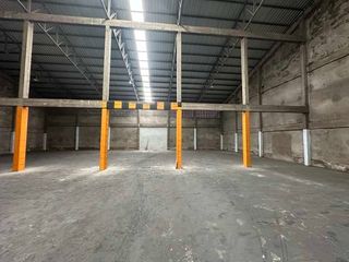 For rent warehouse in Mueang Pathum Thani, Pathum Thani