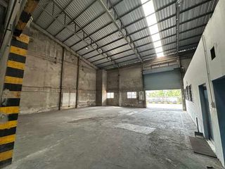For rent warehouse in Mueang Pathum Thani, Pathum Thani