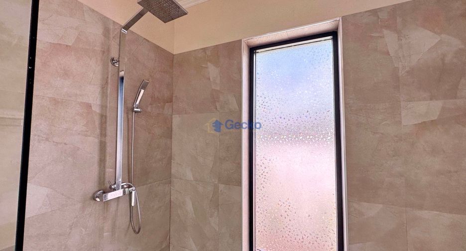 For rent and for sale 4 bedrooms house in Bang Lamung, Chonburi