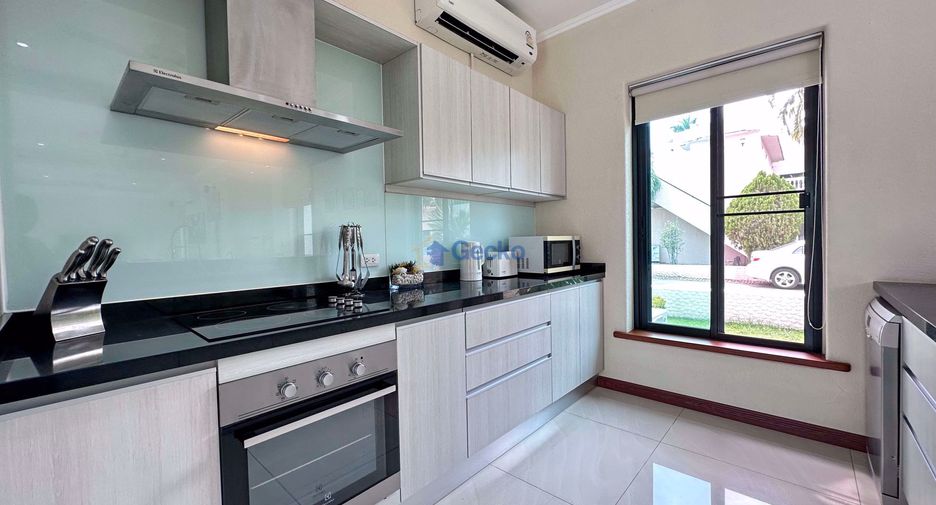 For rent and for sale 4 bedrooms house in Bang Lamung, Chonburi