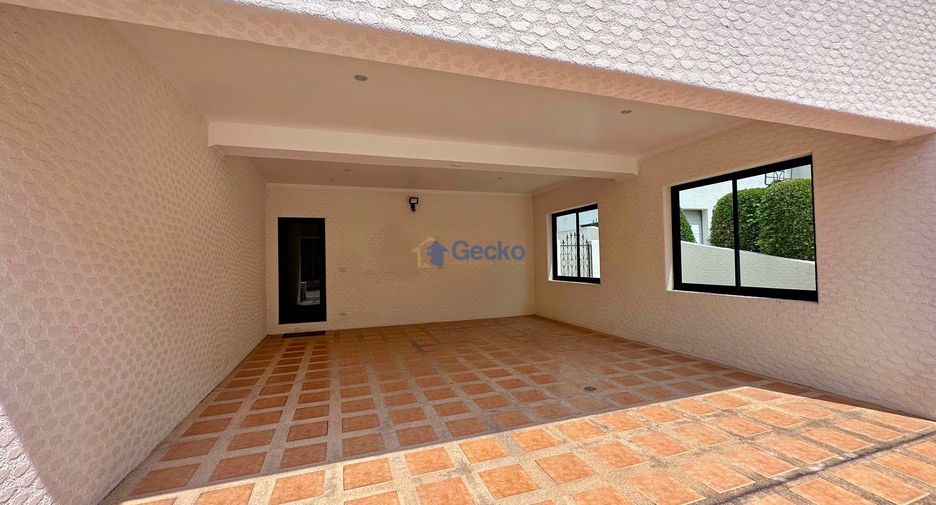 For rent and for sale 4 bedrooms house in Bang Lamung, Chonburi