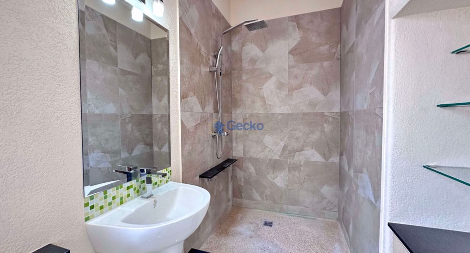 For rent and for sale 4 bedrooms house in Bang Lamung, Chonburi