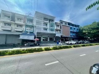 For rent and for sale 3 bed office in Bang Kapi, Bangkok