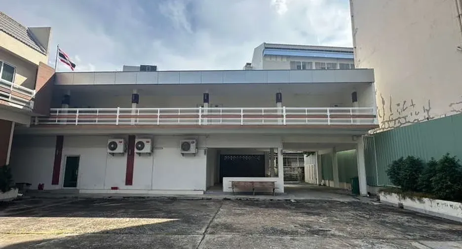 For rent 24 bedrooms office in Chatuchak, Bangkok