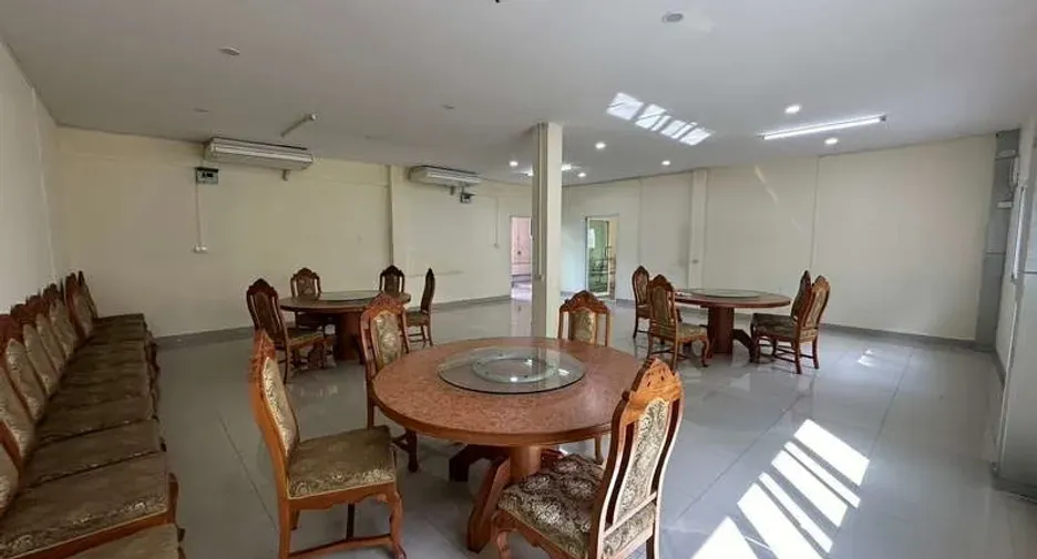 For rent 24 bedrooms office in Chatuchak, Bangkok