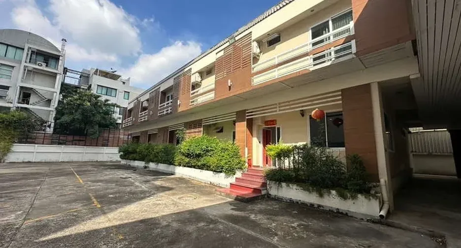 For rent 24 bedrooms office in Chatuchak, Bangkok