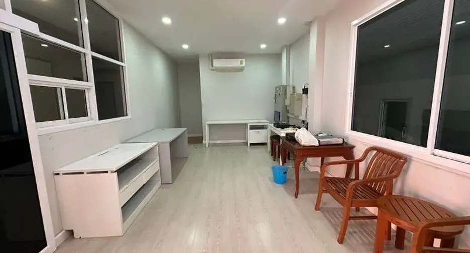 For rent 24 bedrooms office in Chatuchak, Bangkok
