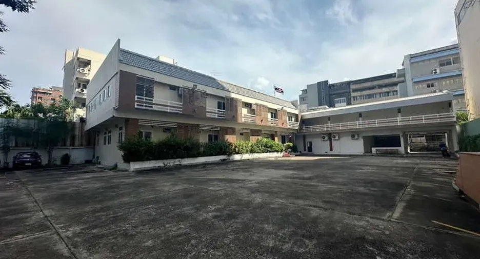 For rent 24 bedrooms office in Chatuchak, Bangkok