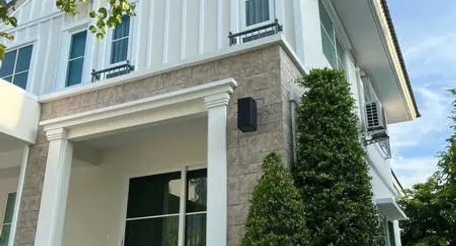Casa en alquiler de 3 habitaciones en Bang Phli, Samut Prakan